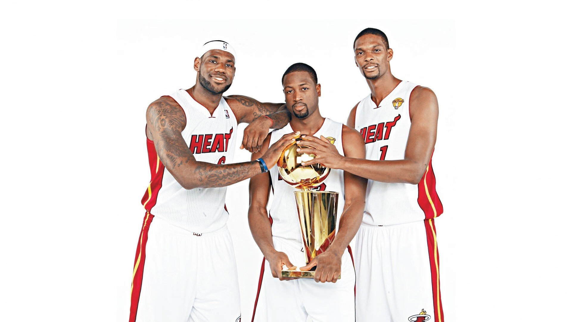 球场“铁壁防线”揭秘:最难攻破的欧洲后防