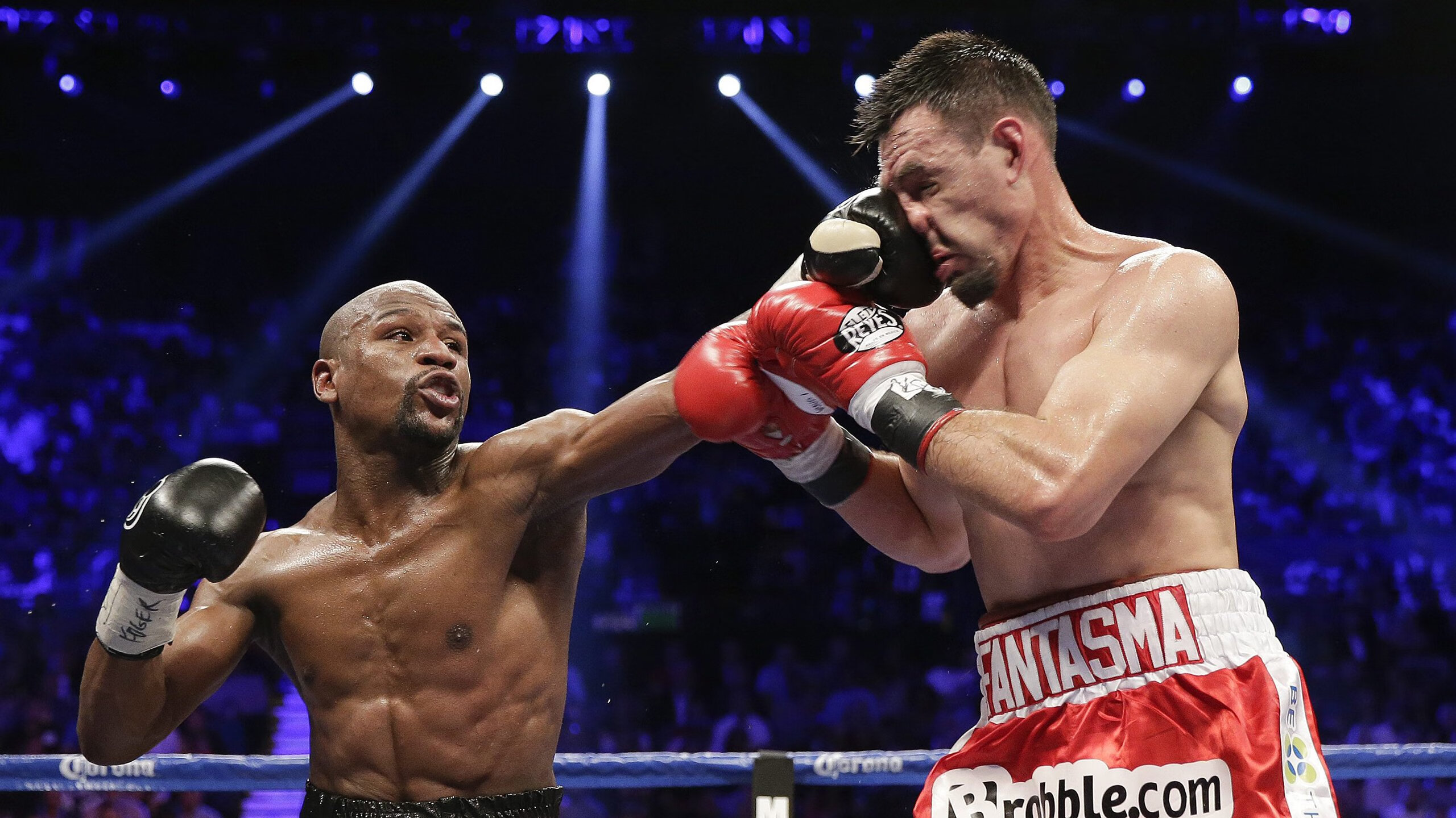 英格兰球员场上起冲突，主帅紧急平息，英格兰球员状态