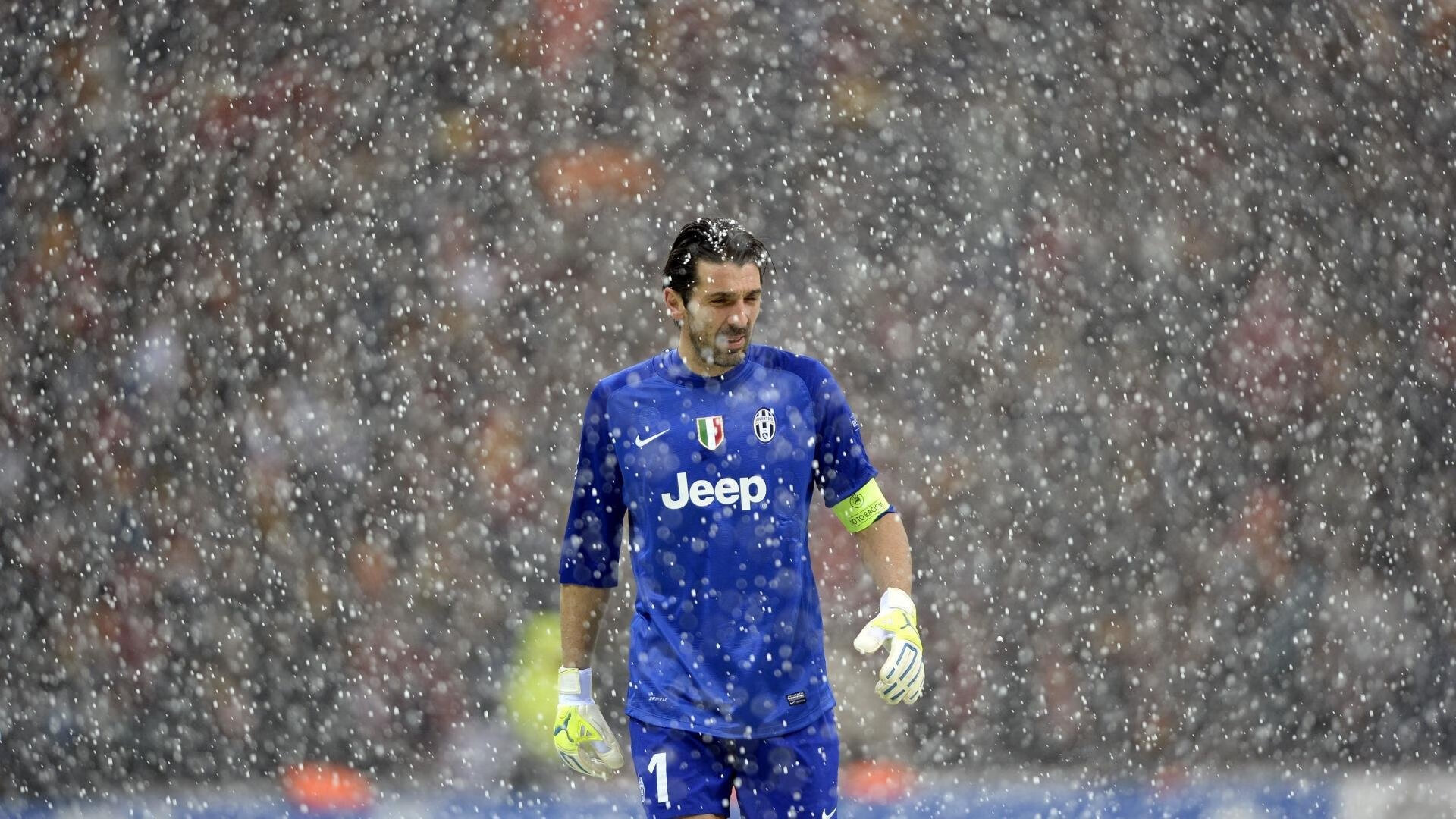 九游娱乐平台-远射“银河炸裂”：那些令人尖叫的欧冠佳作，银河足球队远射